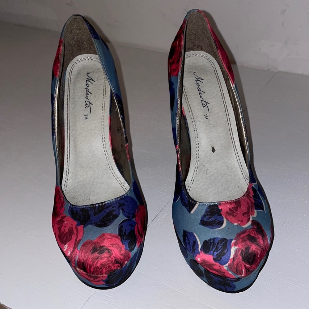 Women’s Flower Patter Platform Pump